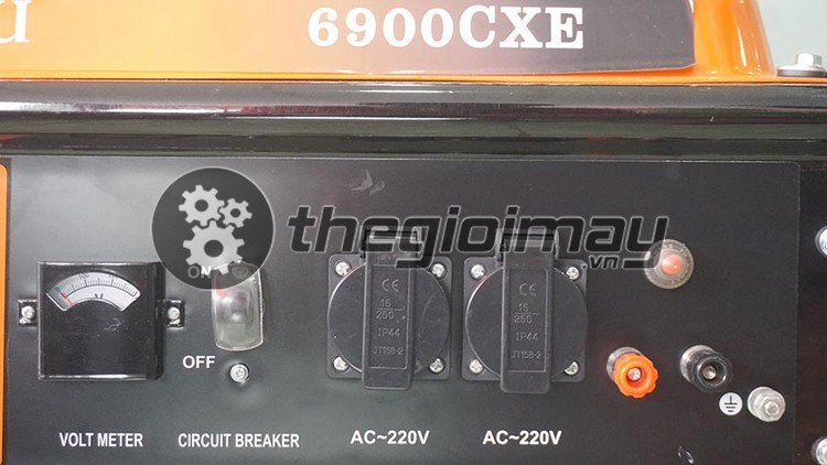 Bảng điểu khiển của máy phát điện Kamastsu 6900CXE