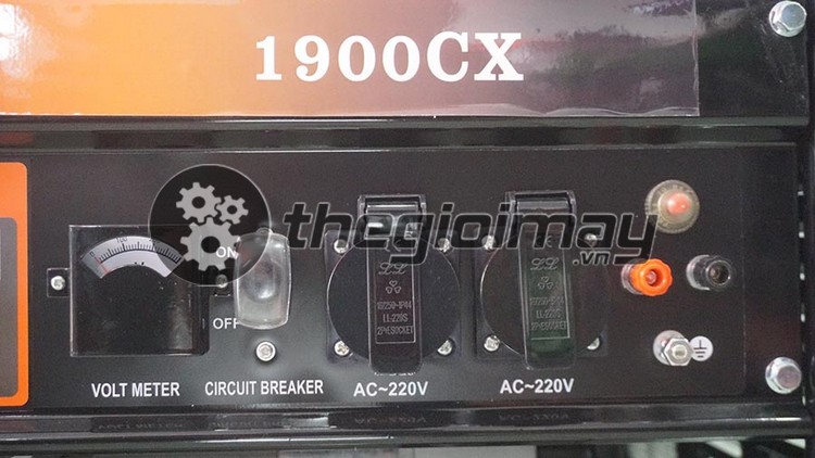 Bảng điều khiển của máy phát điện Kamastsu 1900CX